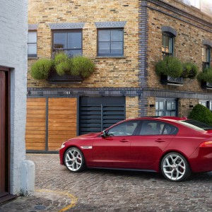 Photo officielle Jaguar XE S (2015)