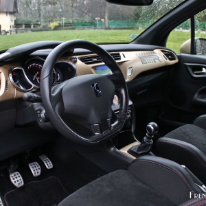 Photo cockpit DS 3 Racing Gold Mat – 1.6 THP 202 ch (Février 20