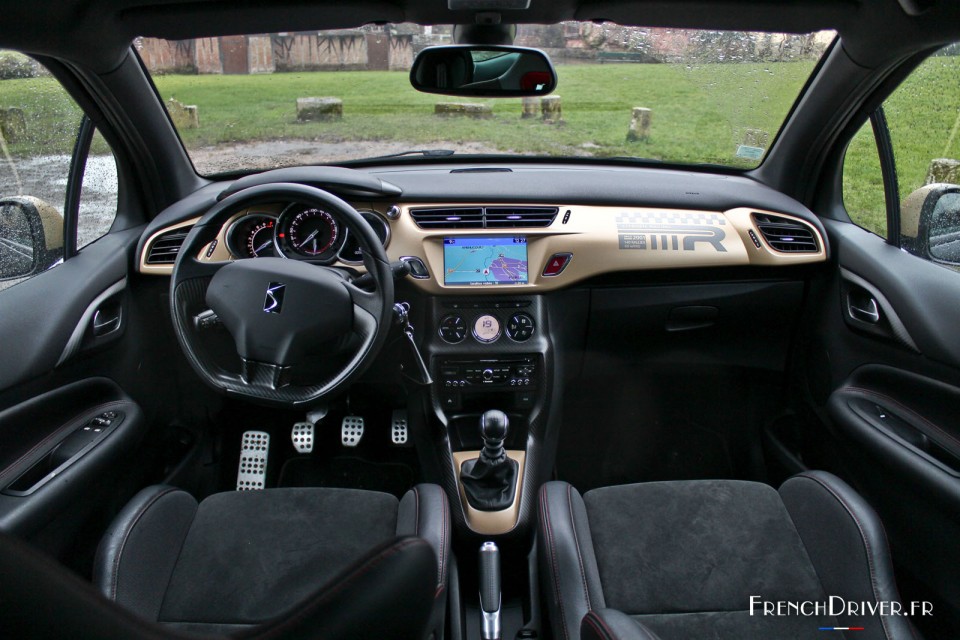 Photo intérieur DS 3 Racing Gold Mat - 1.6 THP 202 ch (Février