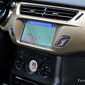 Photo navigation GPS eMyWay DS 3 Racing Gold Mat – 1.6 THP 202