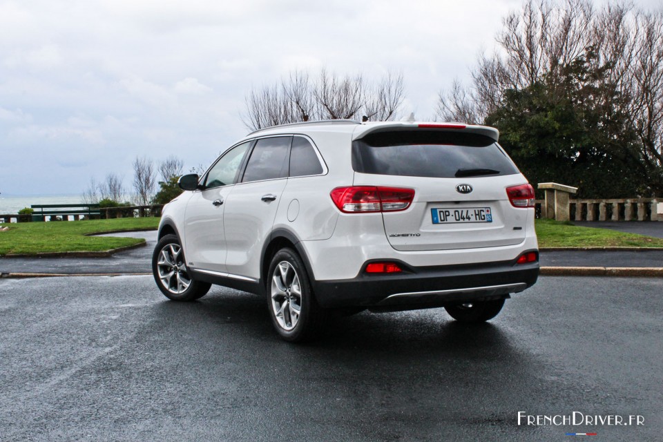 Photo 3/4 arrière Kia Sorento 3 - 2.2 CRDi 200 BVA6 (Mars 2015)