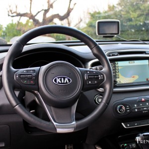 Photo volant cuir Kia Sorento 3 – 2.2 CRDi 200 BVA6 (Mars 2015)