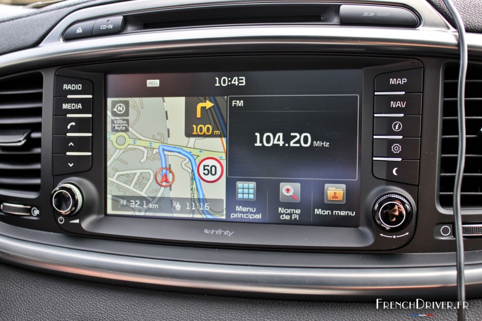 Photo écran tactile GPS Kia Sorento 3 - 2.2 CRDi 200 BVA6 (Mars