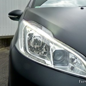 Photo feux avant LED Peugeot 208 GTi 30th – 1.6 THP 208 ch (Mars