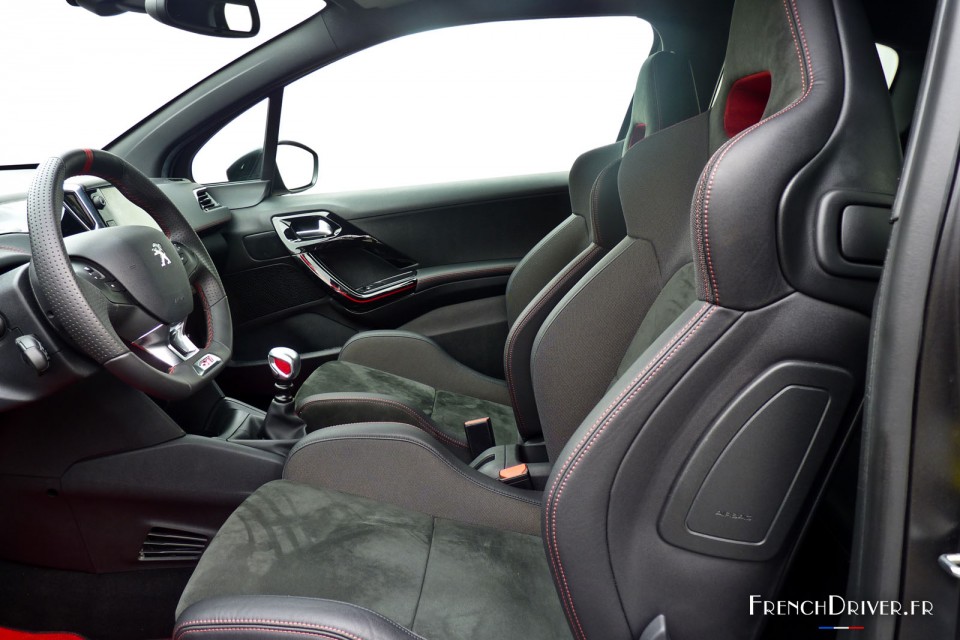 Photo intérieur Peugeot 208 GTi 30th - 1.6 THP 208 ch (Mars 201