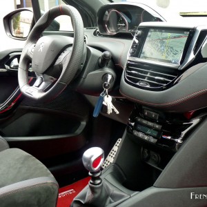 Photo i-Cockpit Peugeot 208 GTi 30th – 1.6 THP 208 ch (Mars 2015