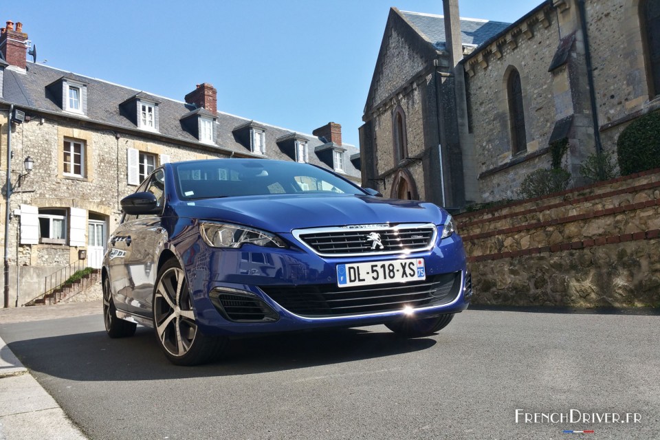 Photo essai Peugeot 308 GT - 2.0 BlueHDi 180 EAT6 (Avril 2015)