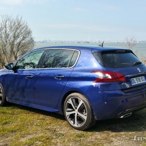 Photo 3/4 arrière Peugeot 308 GT – 2.0 BlueHDi 180 EAT6 (Avril