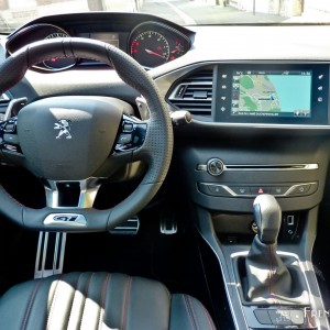 Photo poste de conduite i-Cockpit Peugeot 308 GT – 2.0 BlueHDi 1
