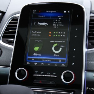 Photo Driving eco2 écran tactile R-Link 2 Renault Espace V Init