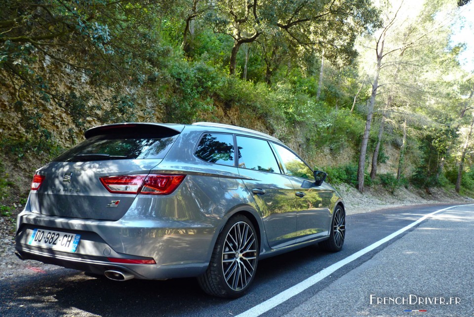 Photo 3/4 arrière SEAT Leon ST Cupra - 2.0 TSI 280 (Avril 2015)