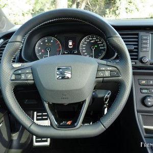 Photo volant cuir SEAT Leon ST Cupra – 2.0 TSI 280 (Avril 2015)