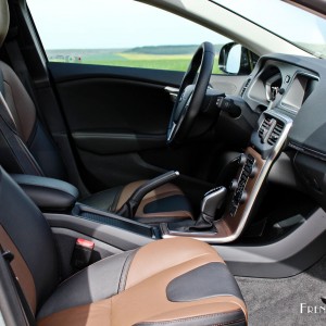 Photo sièges avant cuir Charcoal / Hazel Brown Volvo V40 Cross