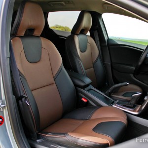 Photo intérieur cuir Charcoal / Hazel Brown Volvo V40 Cross Cou