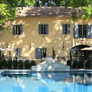 Piscine extérieure – Domaine de Manville – Les Baux de Provence