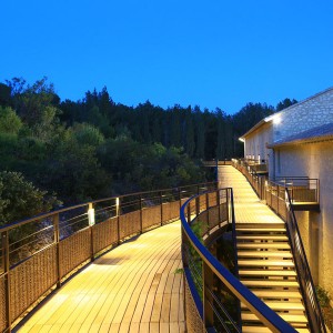 Passerelle extérieure – Domaine de Manville – Les Baux de Prove