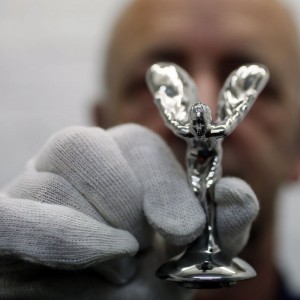 Rolls-Royce : fabrication du Spirit of Ecstasy