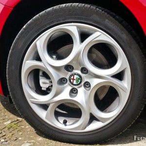 Photo jante aluminium 17 Alfa Romeo Giulietta Sprint – 1.4 Multi