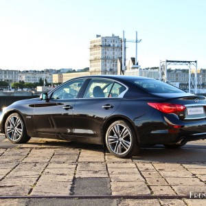 Photo 3/4 arrière Infiniti Q50 Sport Hybrid AWD – 3.5l V6 364 c