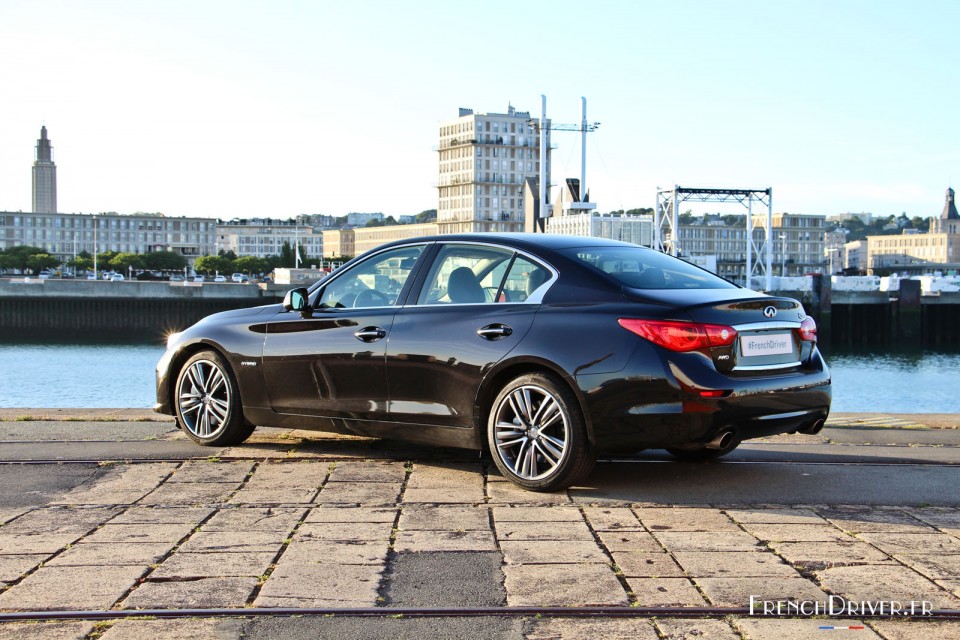 Photo 3/4 arrière Infiniti Q50 Sport Hybrid AWD - 3.5l V6 364 c