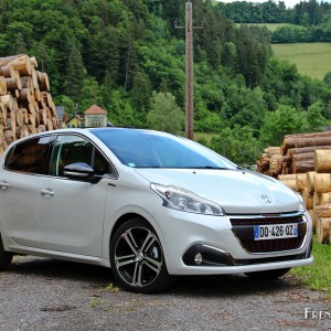 Photo essai Peugeot 208 GT Line Blanc Perle Nacré restylée (Ma