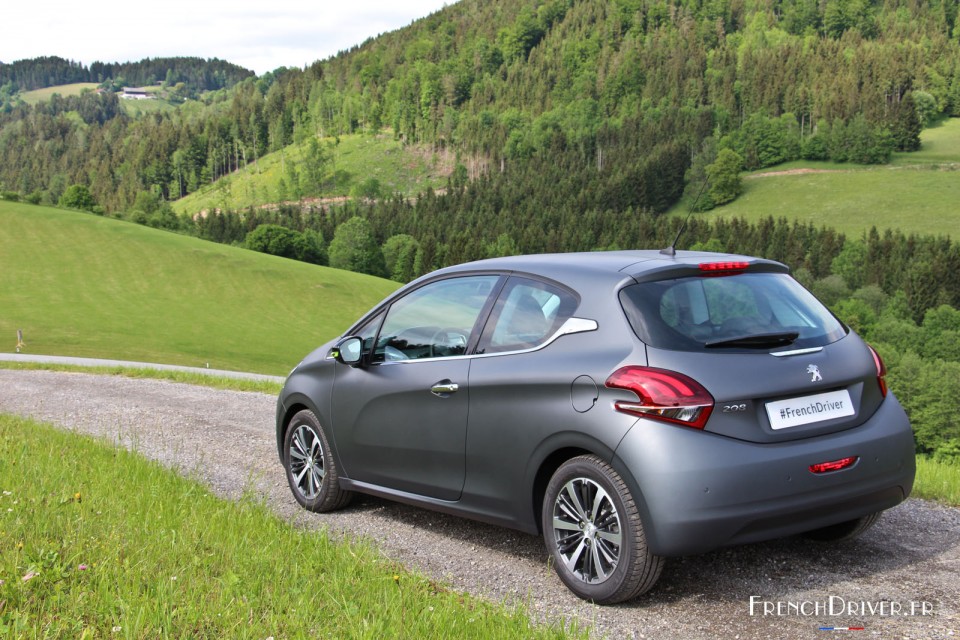 Photo essai Peugeot 208 Allure Ice Silver restylée (Mai 2015)