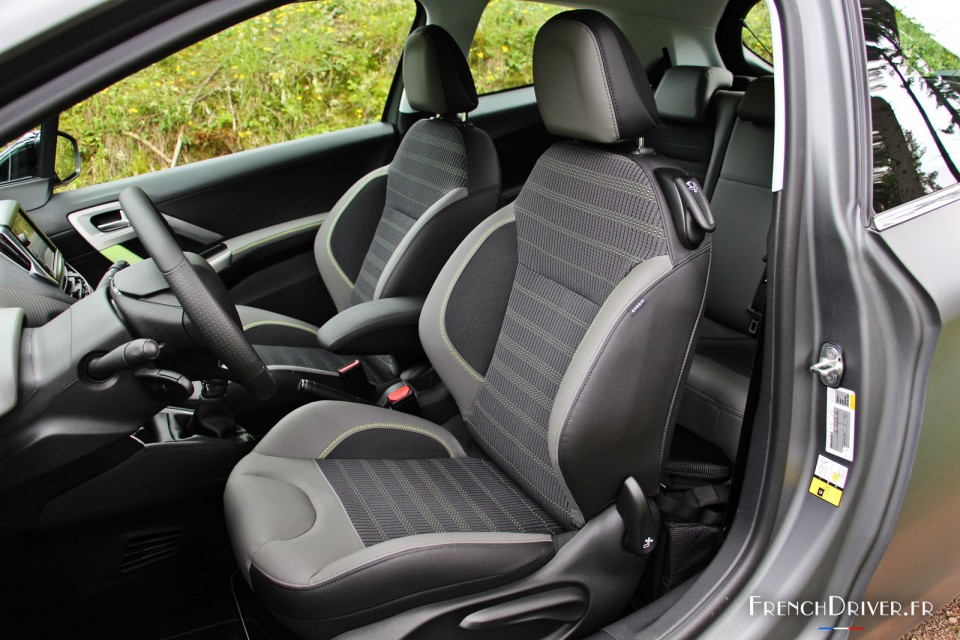 Photo intérieur Peugeot 208 restylée (Mai 2015)