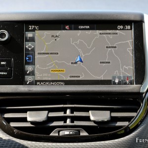 Photo écran tactile GPS Peugeot 208 restylée (Mai 2015)