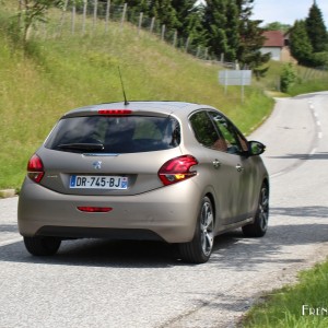 Photo essai Peugeot 208 Féline Ice Grey restylée (Mai 2015)