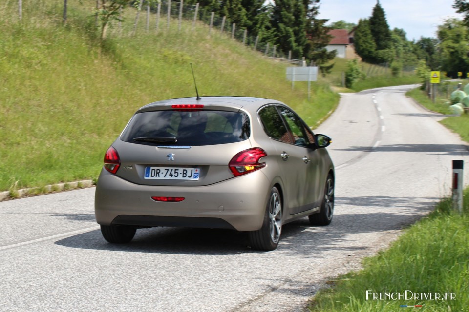 Photo essai Peugeot 208 Féline Ice Grey restylée (Mai 2015)