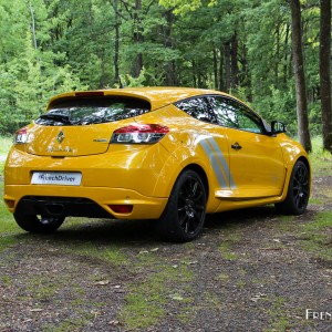 Photo 3/4 arrière Renault Mégane III R.S. Trophy – 2.0 T 275 c