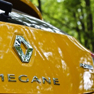 Photo logo Renault Mégane III R.S. Trophy – 2.0 T 275 ch (Mai 2