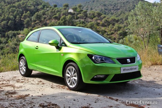 Photo 3/4 avant SEAT Ibiza Connect restylée Vert Lima (Juin 201