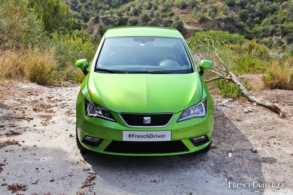 Photo face avant SEAT Ibiza Connect restylée Vert Lima (Juin 20