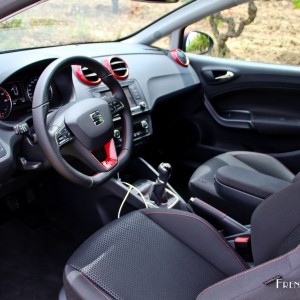 Photo intérieur SEAT Ibiza FR restylée (Juin 2015)