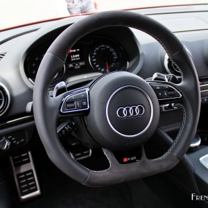 Photo volant cuir alcantara Audi RS 3 Sportback driving experien