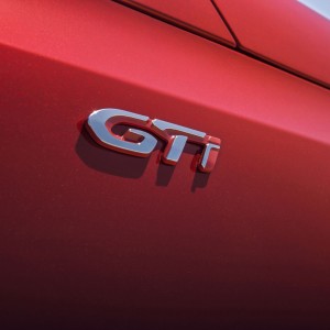 Photo sigle GTi Peugeot 308 GTi by Peugeot Sport (2015)