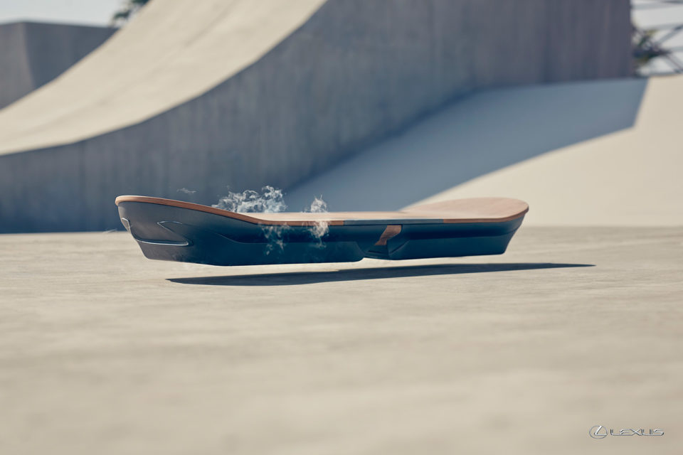 2015 : Lexus présente en vidéo le hoverboard du futur