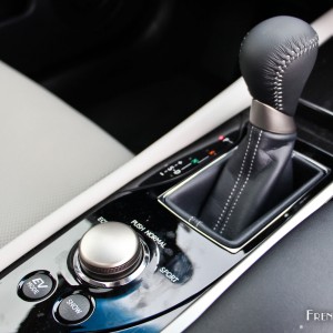Photo pommeau boîte auto Lexus GS 300h – 2.5 VVT­i 223 ch