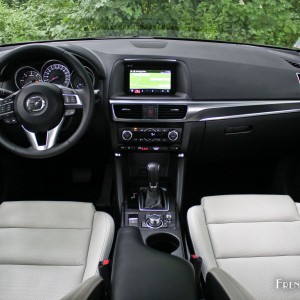 Photo tableau de bord nouveau Mazda CX-5 (2015)