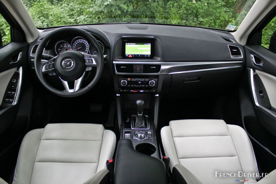 Photo tableau de bord nouveau Mazda CX-5 (2015)