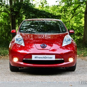 Photo face avant Nissan LEAF (2015)