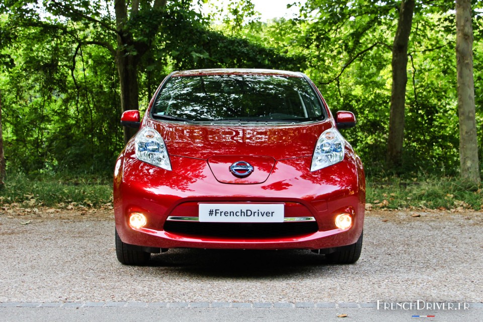 Photo face avant Nissan LEAF (2015)