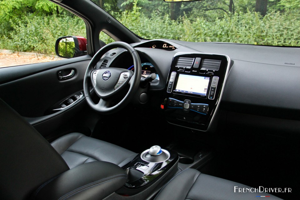 Photo intérieur cuir Nissan LEAF (2015)