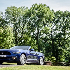 Photo officielle Ford Mustang 2015 : roadtrip Paris-Deauville