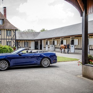 Photo officielle Ford Mustang 2015 : roadtrip Paris-Deauville