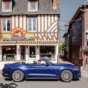 Photo officielle Ford Mustang 2015 : roadtrip Paris-Deauville
