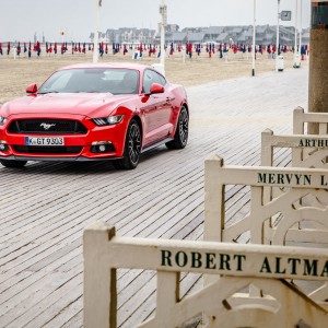 Photo officielle Ford Mustang 2015 : roadtrip Paris-Deauville