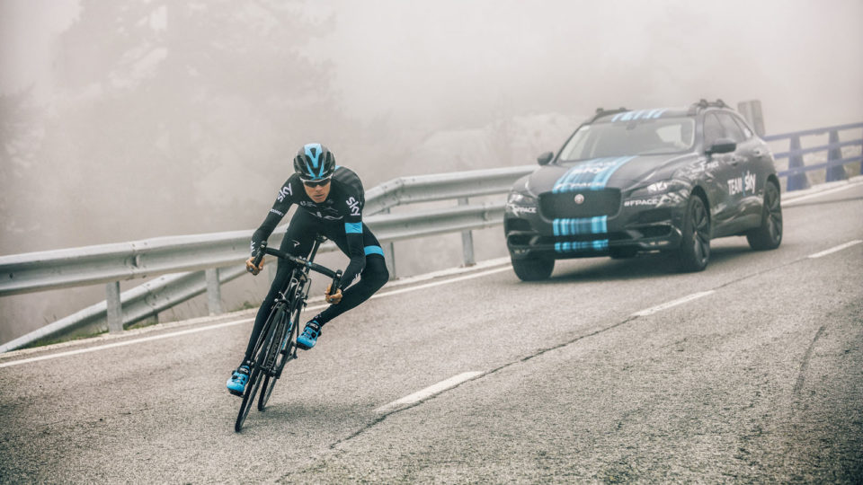 Photo officielle Jaguar F-Pace - Tour de France 2015