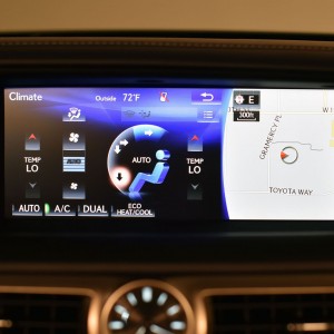 Photo écran couleur GPS Lexus GS 200t (2015)